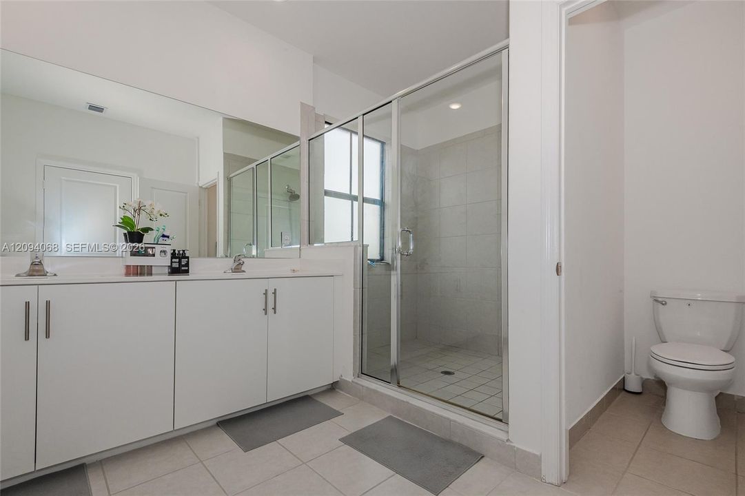 En Venta: $664,900 (5 camas, 3 baños, 2640 Pies cuadrados)