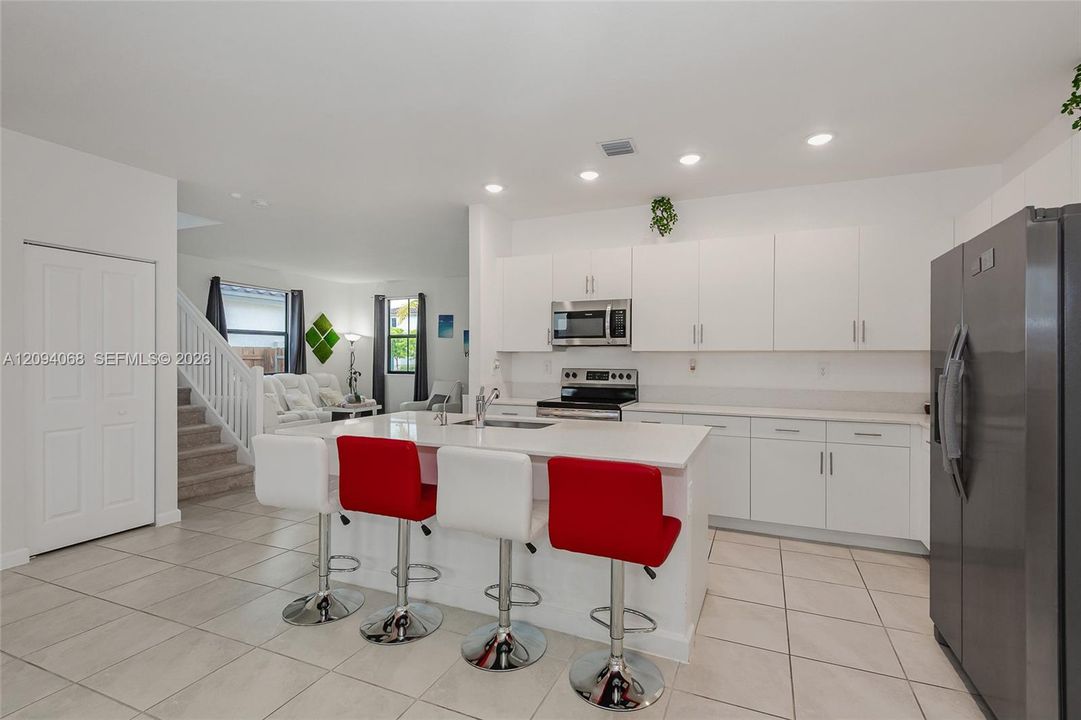 En Venta: $664,900 (5 camas, 3 baños, 2640 Pies cuadrados)