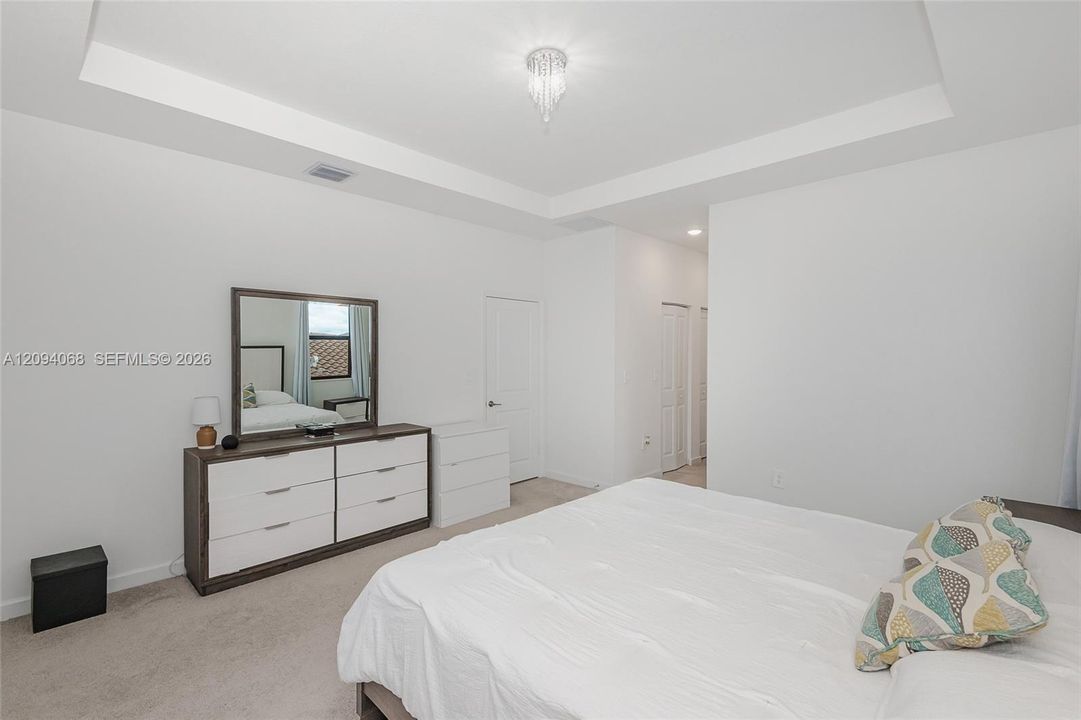 En Venta: $664,900 (5 camas, 3 baños, 2640 Pies cuadrados)