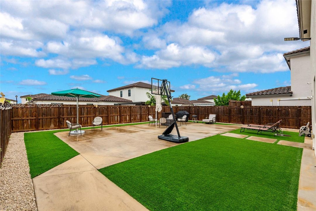 En Venta: $664,900 (5 camas, 3 baños, 2640 Pies cuadrados)