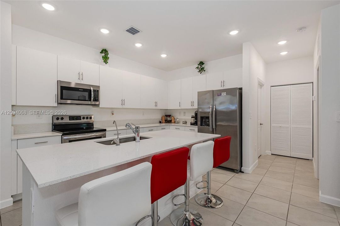 En Venta: $664,900 (5 camas, 3 baños, 2640 Pies cuadrados)