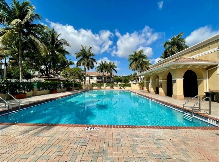 Recently Rented: $2,800 (3 beds, 2 baths, 1260 Square Feet)