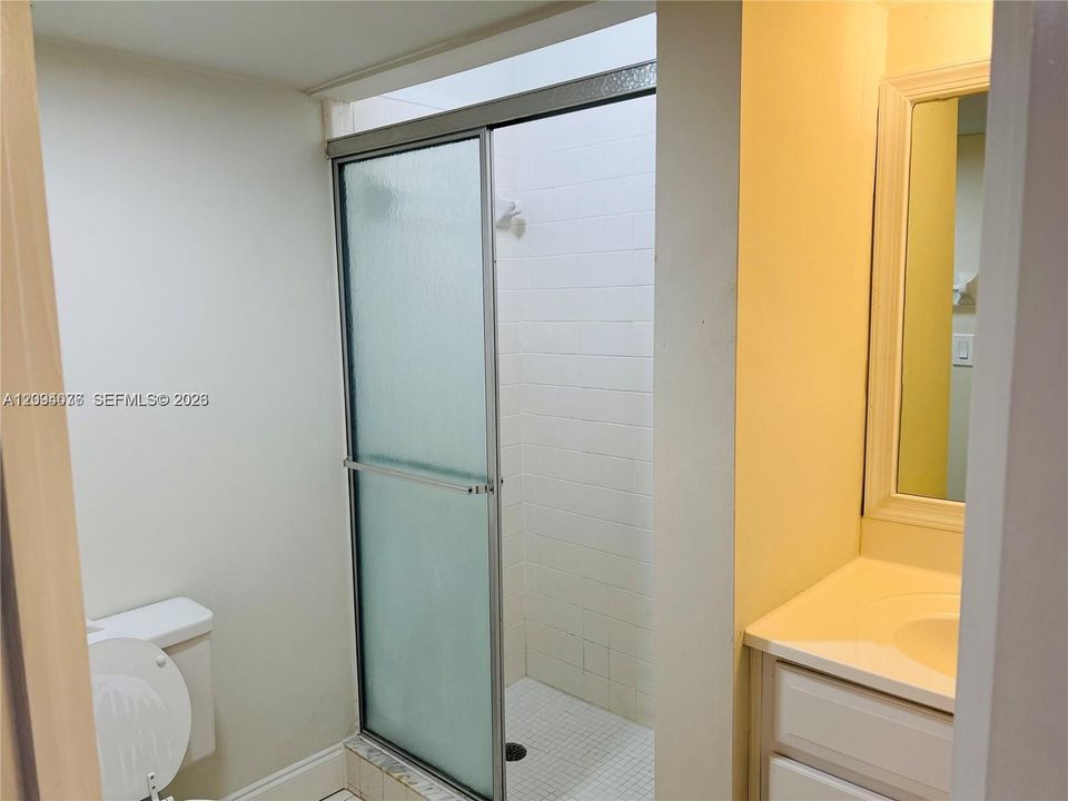 На продажу: $199,500 (2 спален, 2 ванн, 949 Квадратных фут)