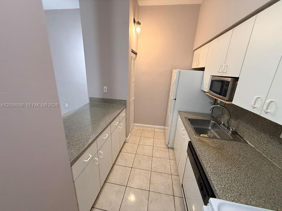 В аренду: $1,700 (1 спален, 1 ванн, 570 Квадратных фут)