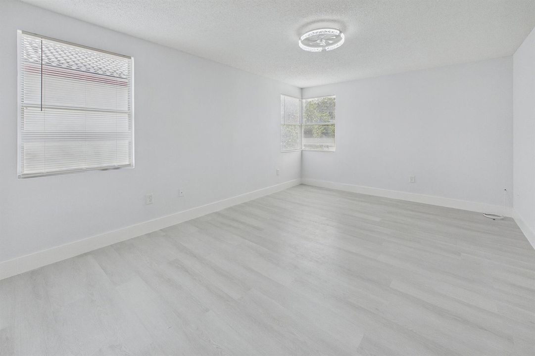 CAM06286G6-PR0033-STILL016