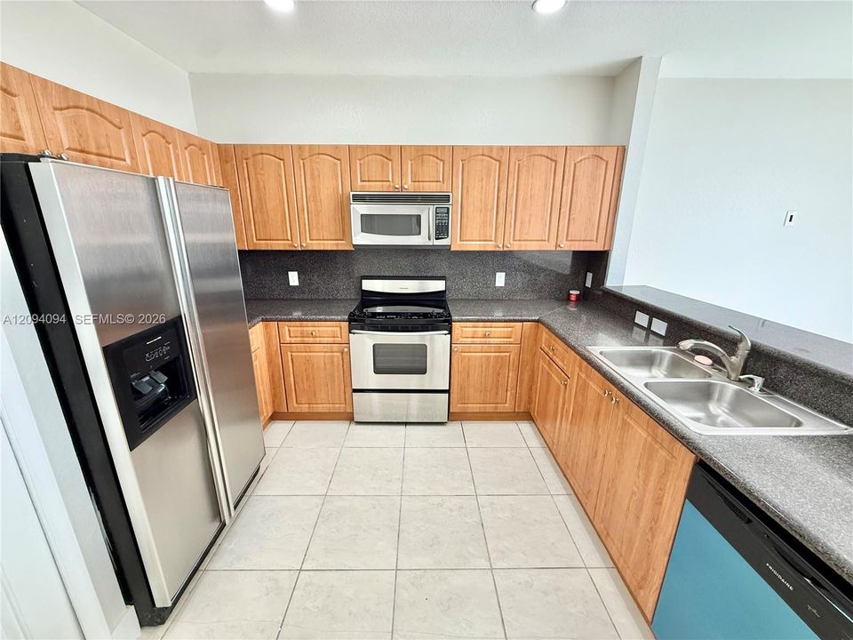 For Rent: $3,100 (3 beds, 2 baths, 1450 Square Feet)