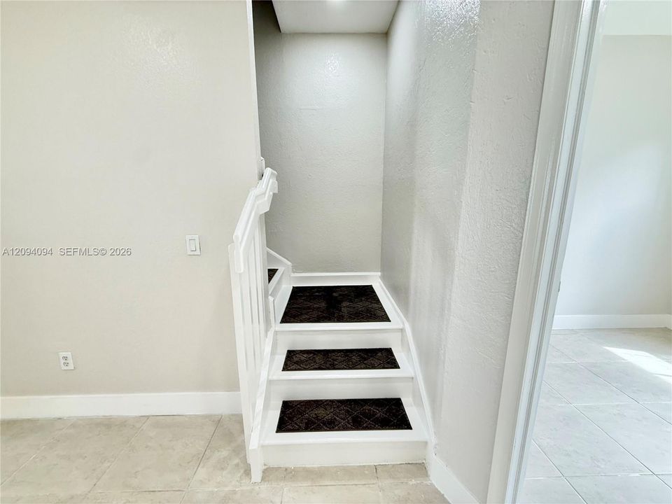 For Rent: $3,100 (3 beds, 2 baths, 1450 Square Feet)