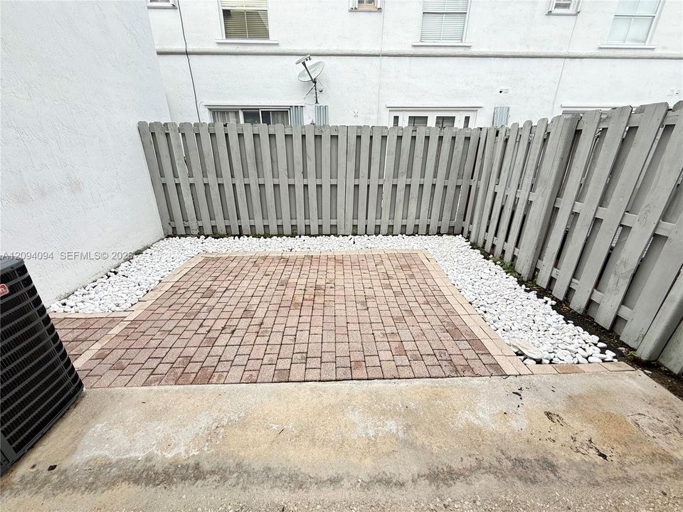 For Rent: $3,100 (3 beds, 2 baths, 1450 Square Feet)