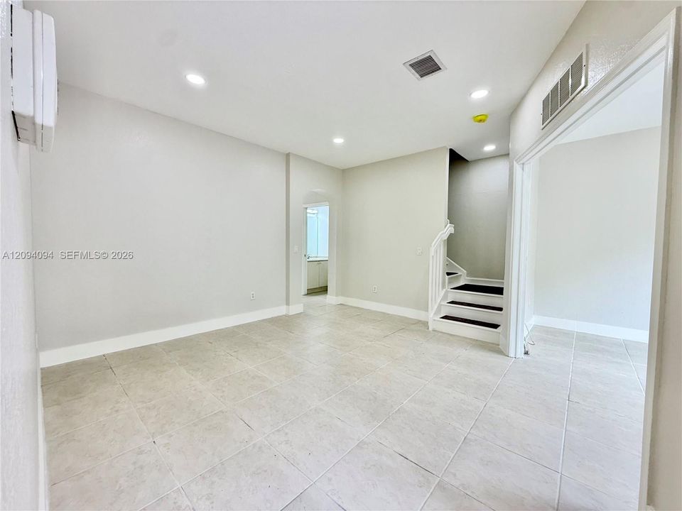 For Rent: $3,100 (3 beds, 2 baths, 1450 Square Feet)