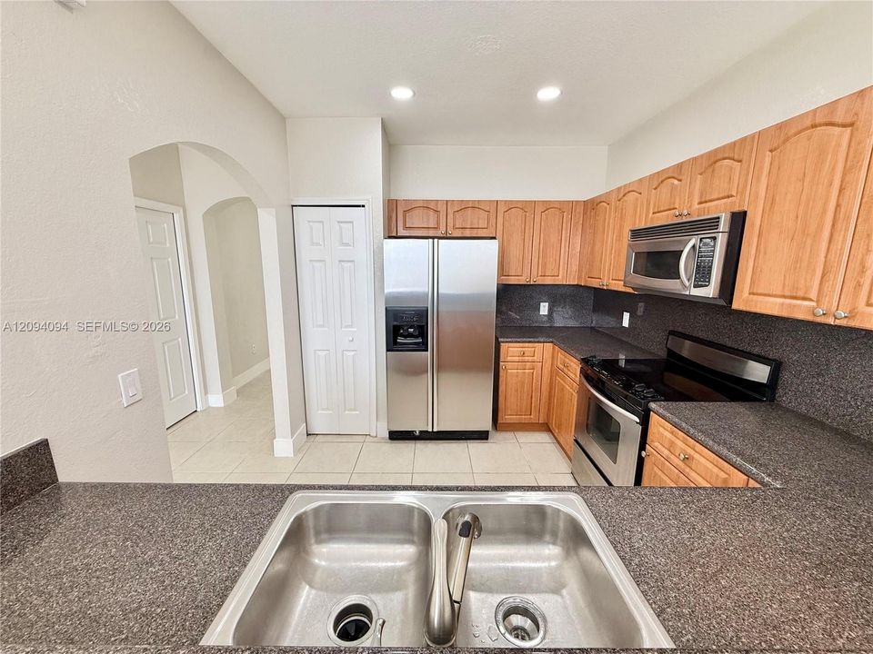 For Rent: $3,100 (3 beds, 2 baths, 1450 Square Feet)