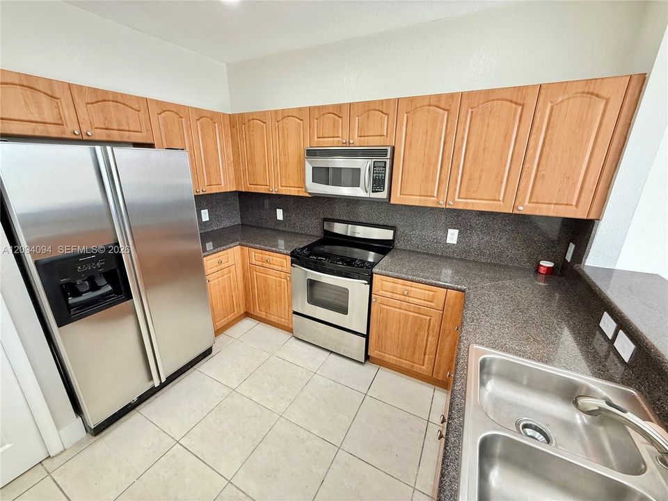 For Rent: $3,100 (3 beds, 2 baths, 1450 Square Feet)
