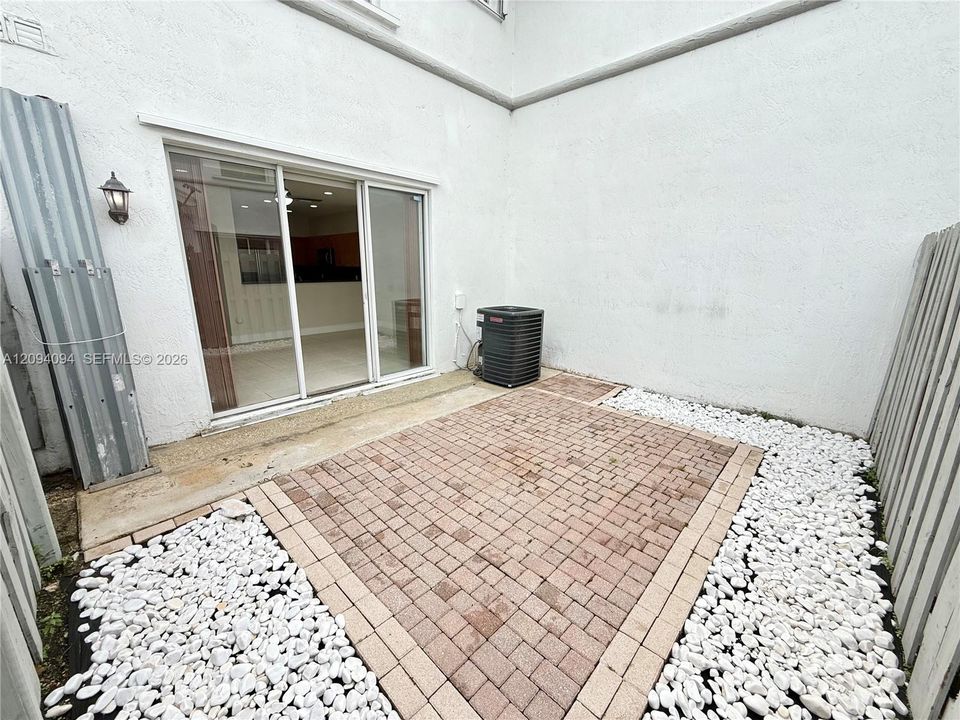For Rent: $3,100 (3 beds, 2 baths, 1450 Square Feet)