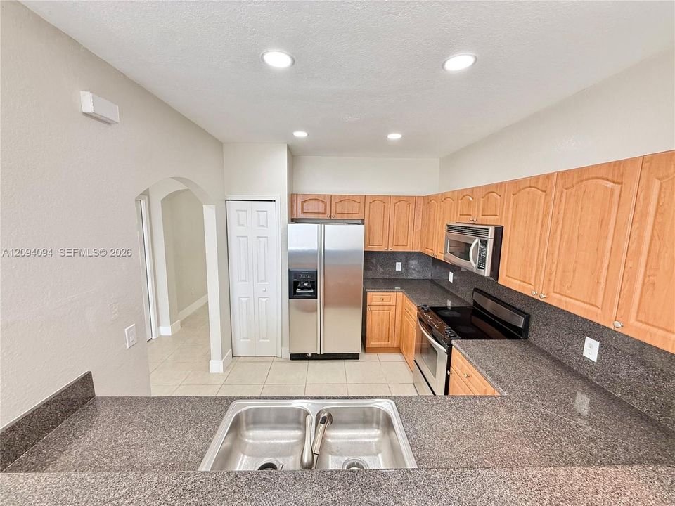 For Rent: $3,100 (3 beds, 2 baths, 1450 Square Feet)