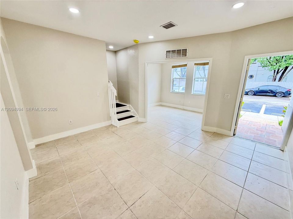 For Rent: $3,100 (3 beds, 2 baths, 1450 Square Feet)