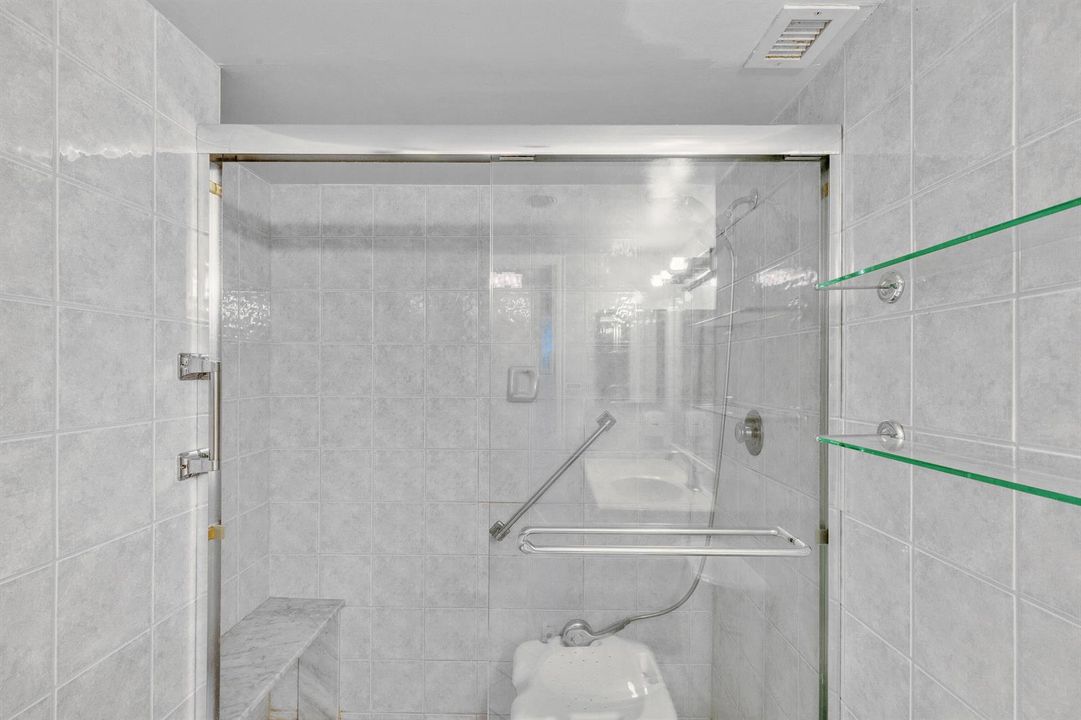 11 Guest Bathroom (3)