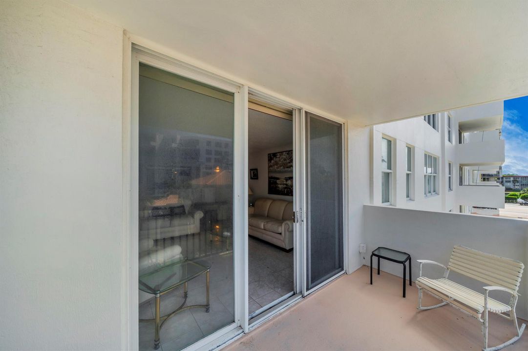 7 Balcony (4)