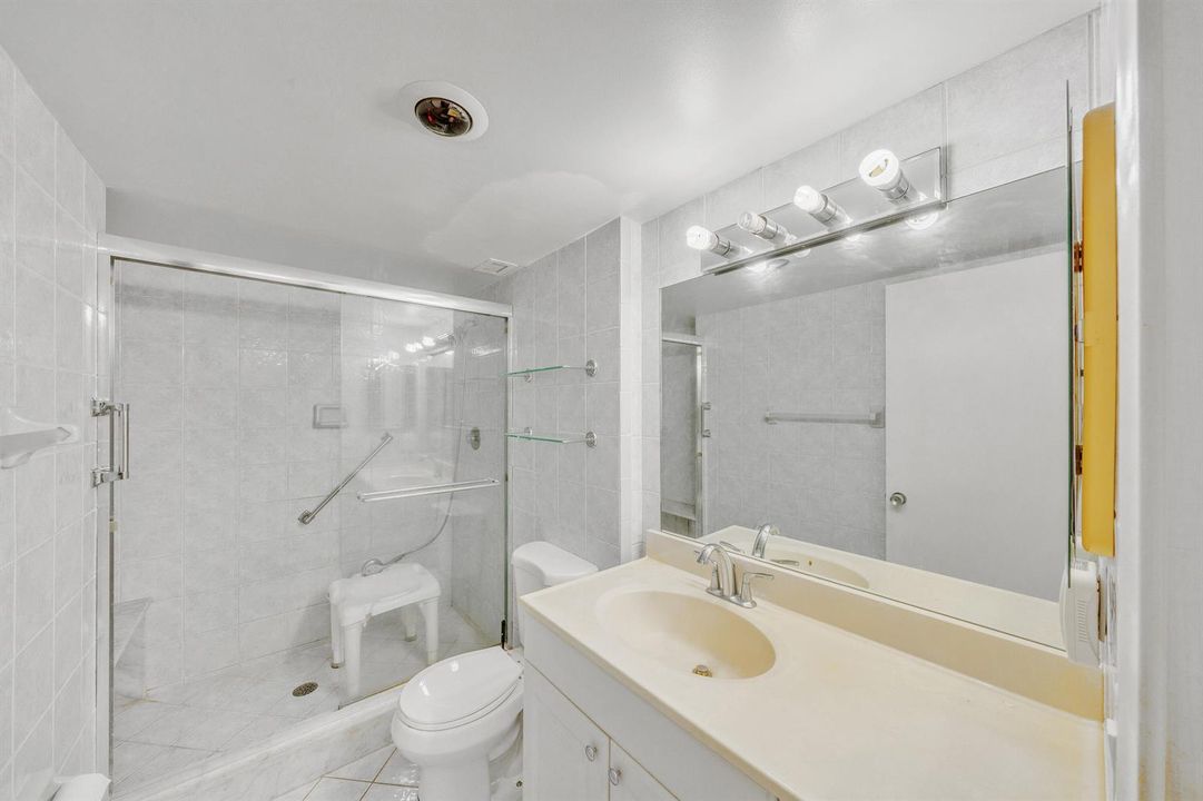 11 Guest Bathroom (2)