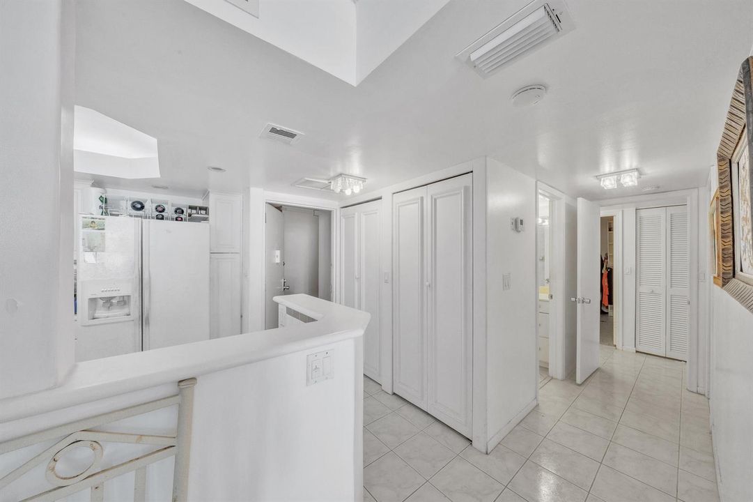 10 Foyer