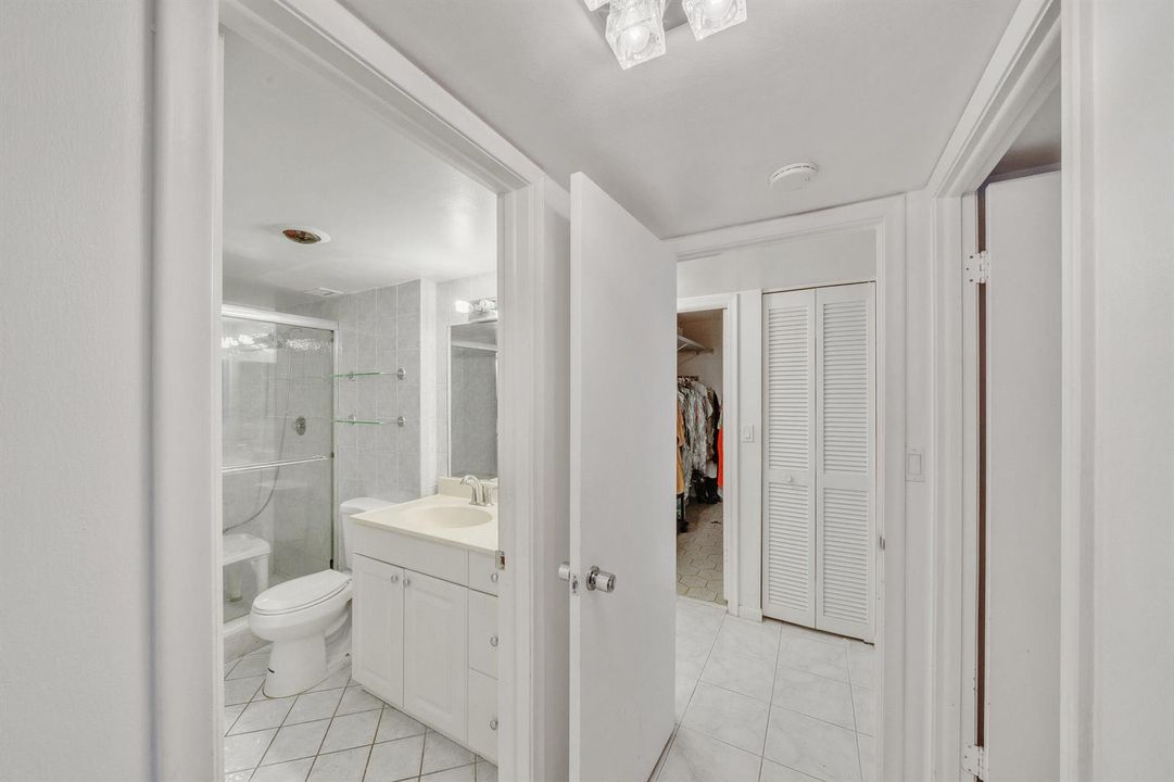 11 Guest Bathroom (1)
