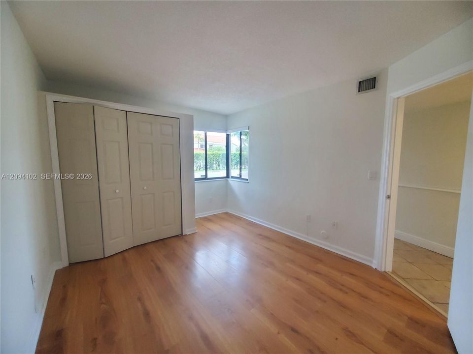 For Rent: $2,599 (2 beds, 2 baths, 930 Square Feet)