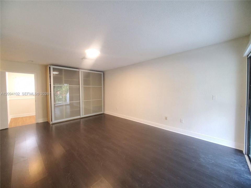 For Rent: $2,599 (2 beds, 2 baths, 930 Square Feet)