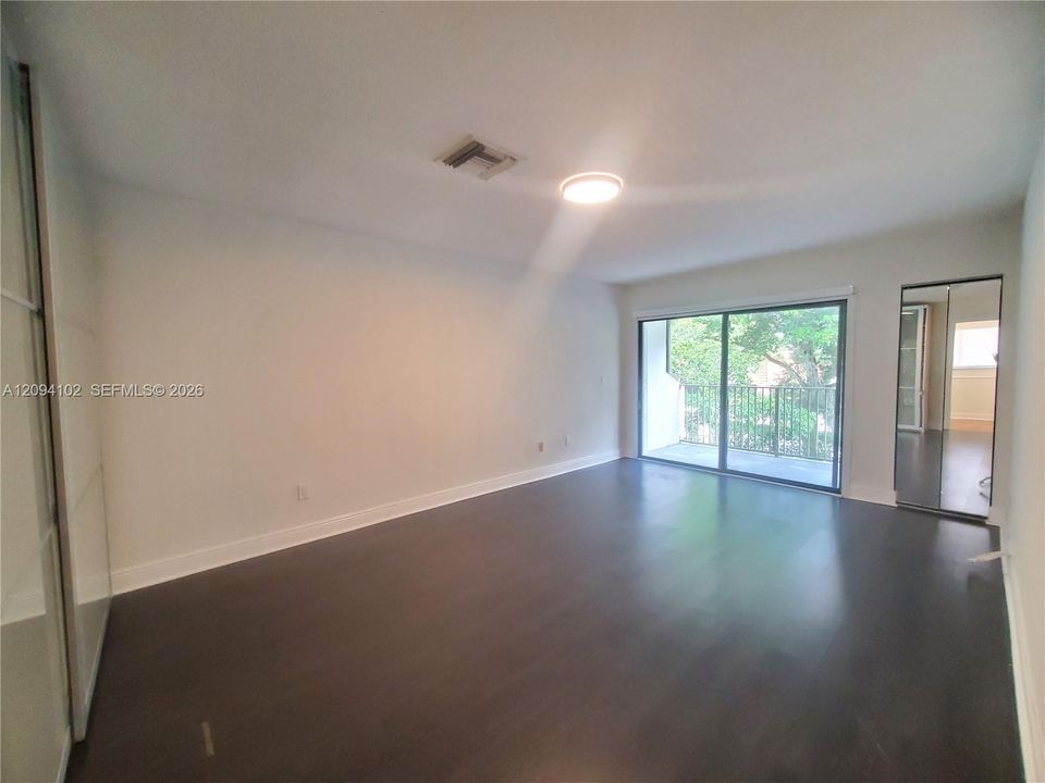 For Rent: $2,599 (2 beds, 2 baths, 930 Square Feet)