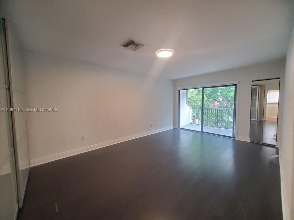 For Rent: $2,599 (2 beds, 2 baths, 930 Square Feet)