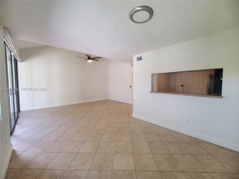 For Rent: $2,599 (2 beds, 2 baths, 930 Square Feet)