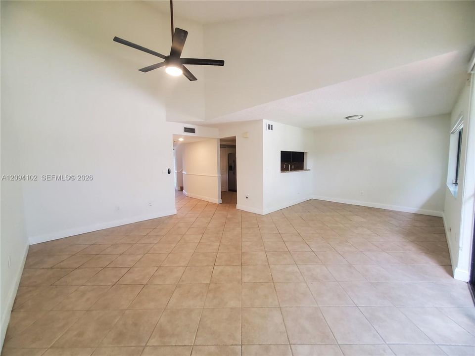 For Rent: $2,599 (2 beds, 2 baths, 930 Square Feet)