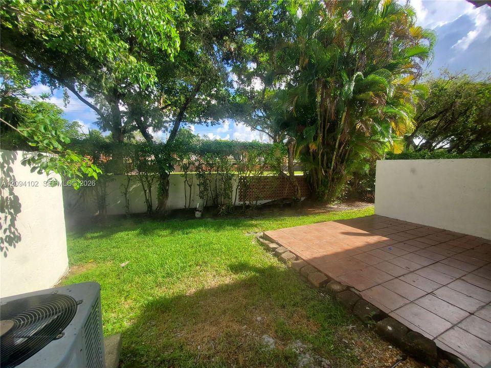 For Rent: $2,599 (2 beds, 2 baths, 930 Square Feet)