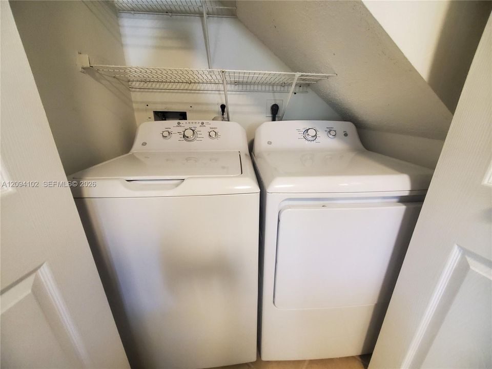 For Rent: $2,599 (2 beds, 2 baths, 930 Square Feet)