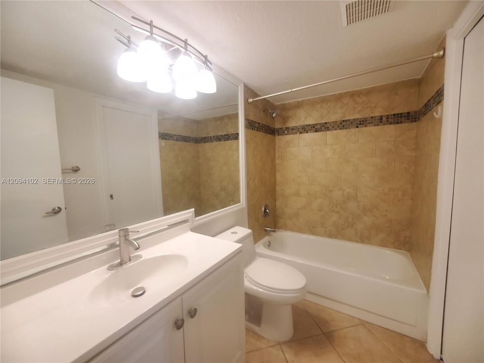 For Rent: $2,599 (2 beds, 2 baths, 930 Square Feet)