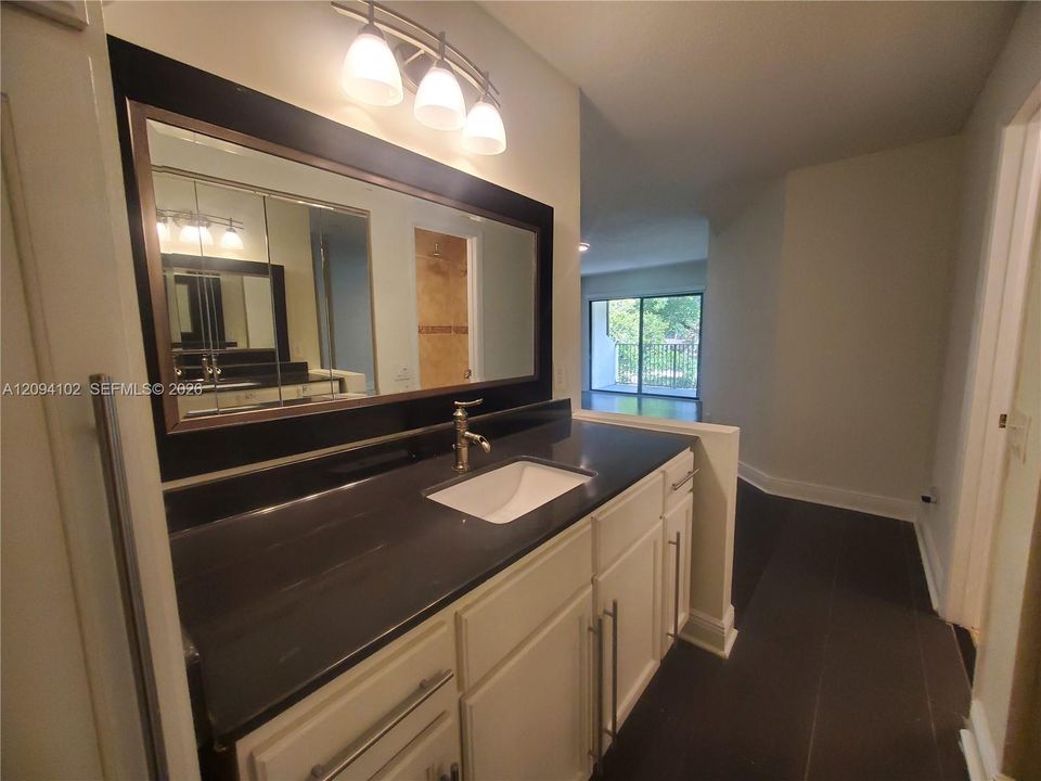 For Rent: $2,599 (2 beds, 2 baths, 930 Square Feet)