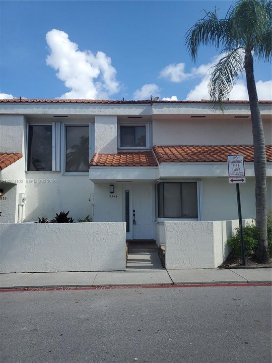 For Rent: $2,599 (2 beds, 2 baths, 930 Square Feet)