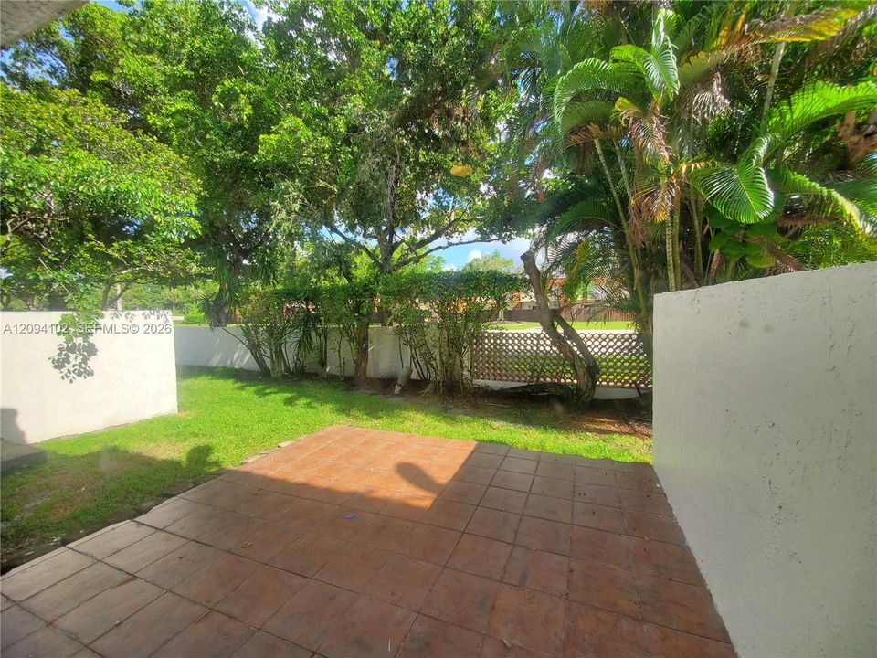 For Rent: $2,599 (2 beds, 2 baths, 930 Square Feet)