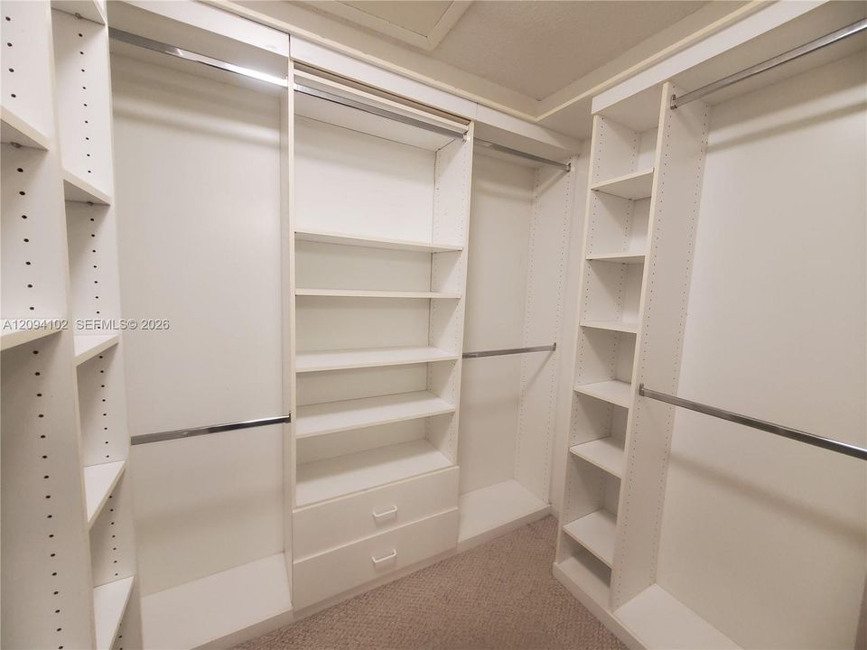For Rent: $2,599 (2 beds, 2 baths, 930 Square Feet)