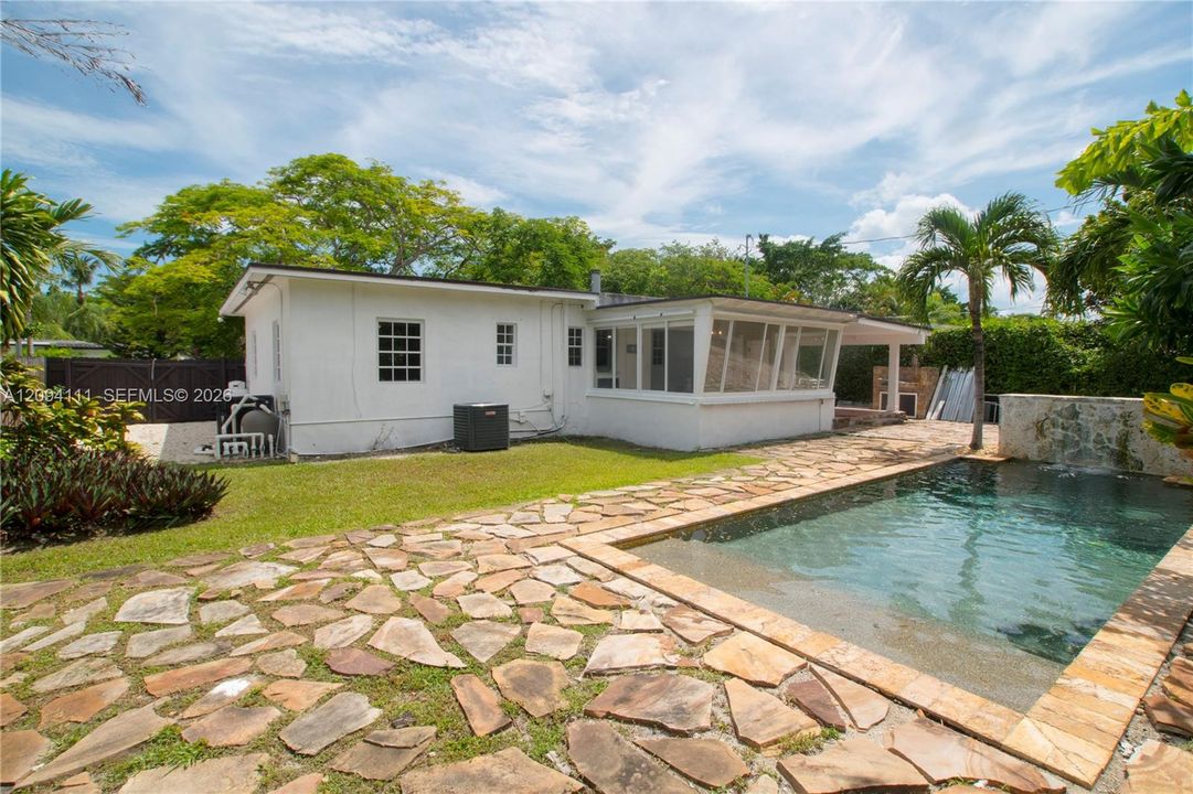 En Renta: $7,300 (4 camas, 2 baños, 1637 Pies cuadrados)