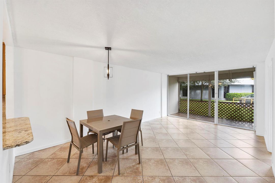 113 Royal Park Dr 1H_012