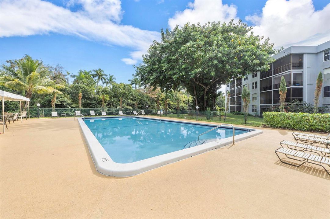 104 Royal Park Dr 4B_001