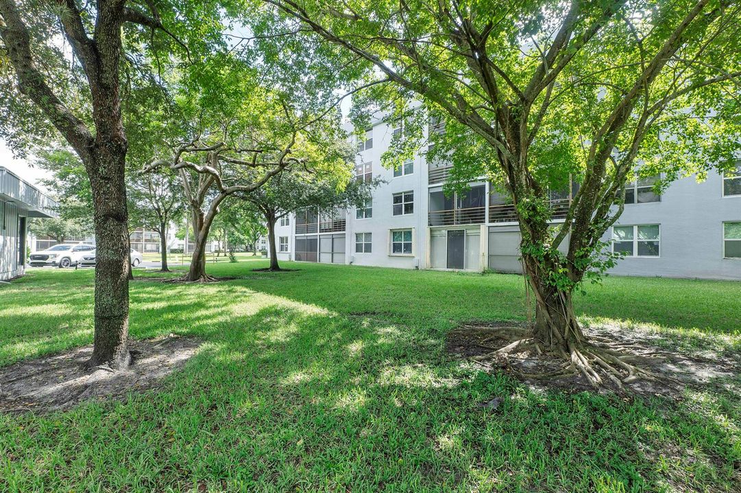 113 Royal Park Dr 1H_021