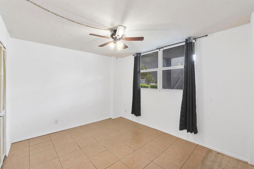 113 Royal Park Dr 1H_006