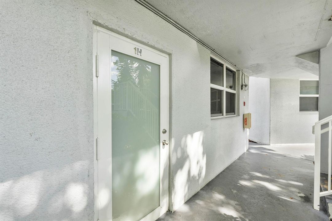 113 Royal Park Dr 1H_018