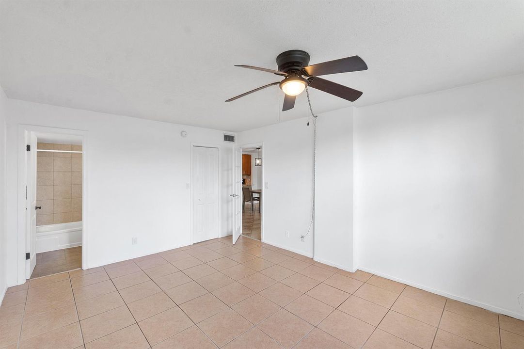 113 Royal Park Dr 1H_004