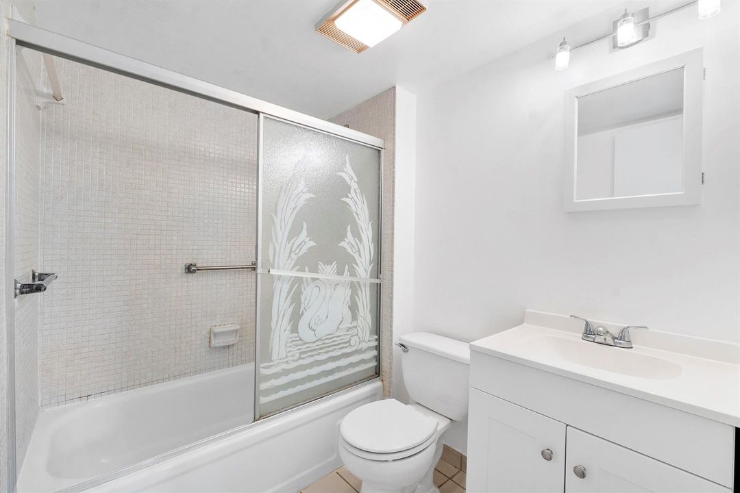 113 Royal Park Dr 1H_008
