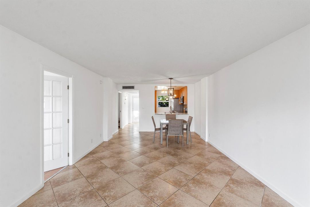 113 Royal Park Dr 1H_016