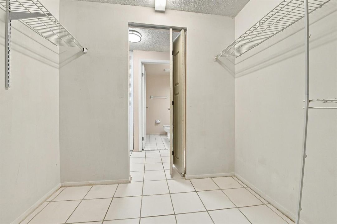 Walk in closet