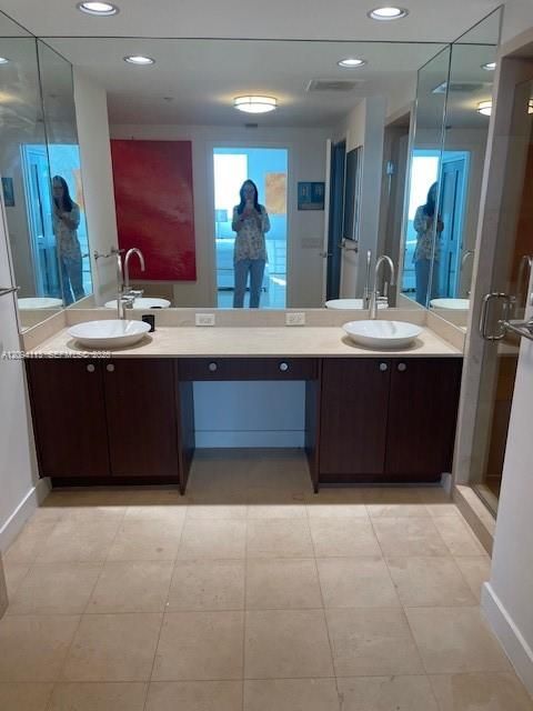 For Rent: $14,500 (3 beds, 3 baths, 1820 Square Feet)