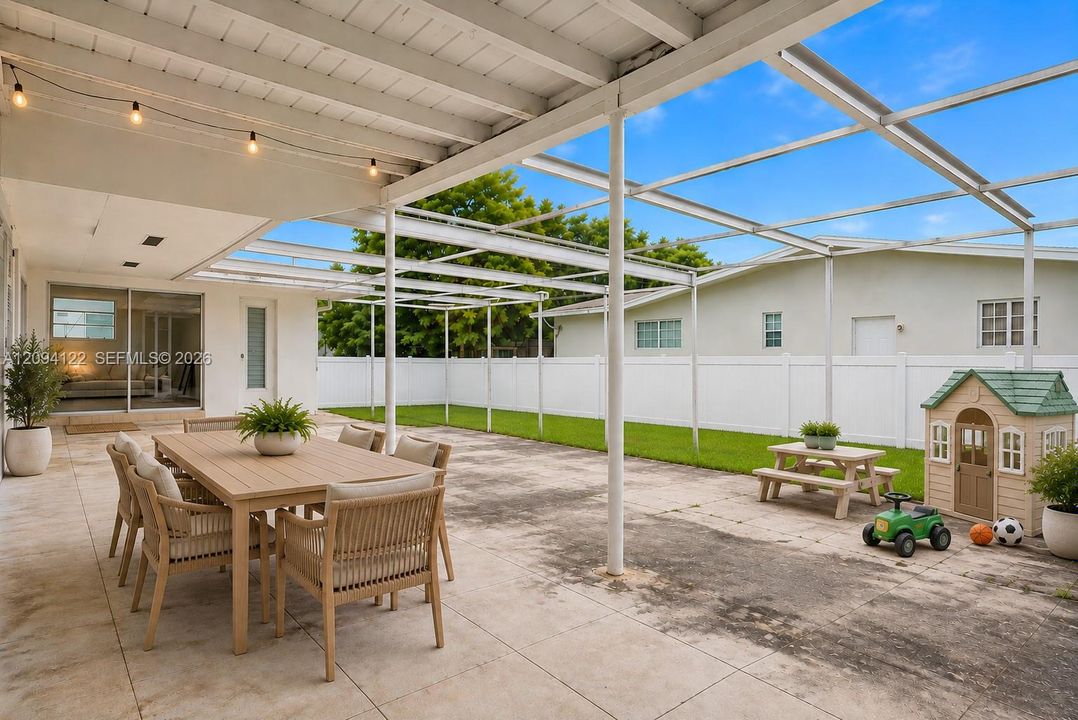 For Sale: $1,199,000 (4 beds, 3 baths, 1580 Square Feet)