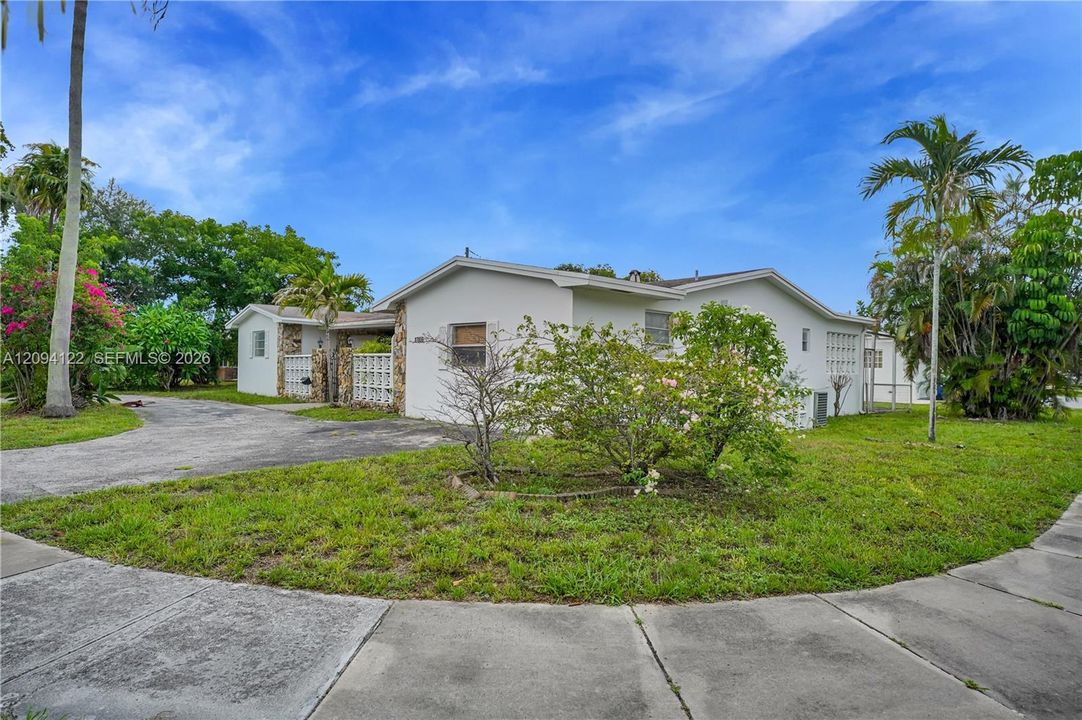 For Sale: $1,199,000 (4 beds, 3 baths, 1580 Square Feet)