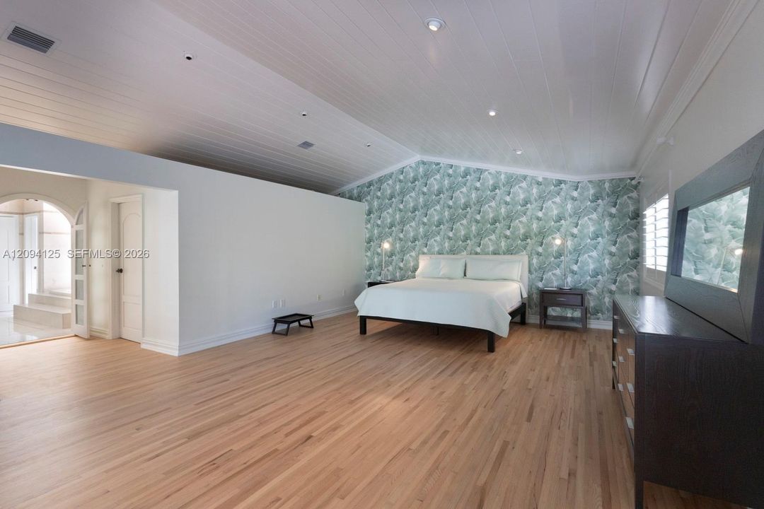 For Rent: $14,500 (3 beds, 3 baths, 3093 Square Feet)